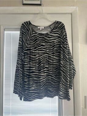 Easy Elegance Black & Gray Zebra Tunic Top by KENNETH COLE